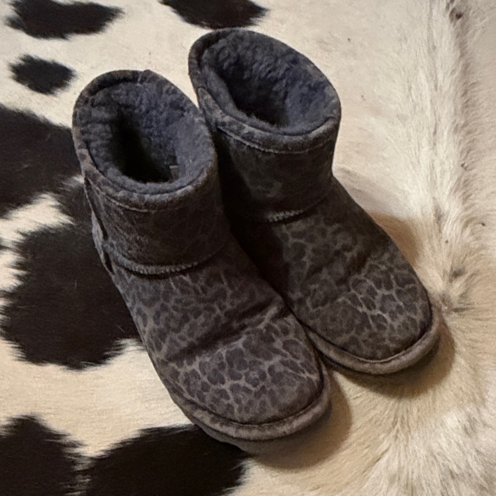 BearPaw Gray Leopard Print Slippers